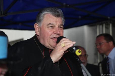 odhalení pamětní desky Karlu Bacílkovi — Dominik Duka