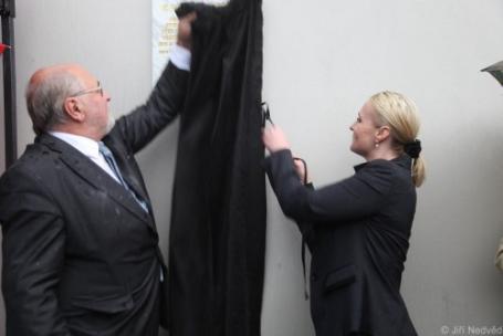 odhalení pamětní desky Karlu Bacílkovi — Jana Černochová, Jan Řeřicha